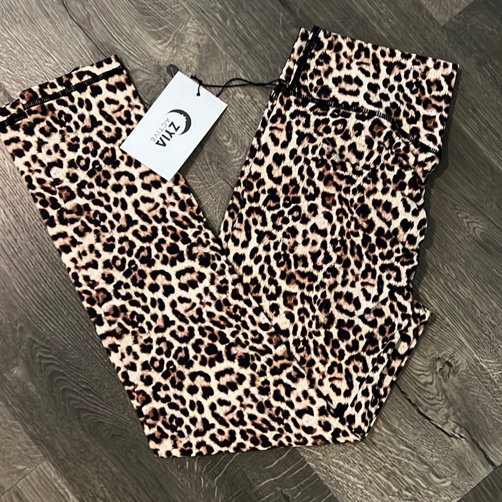 Zyia Scrunchy What 7/8 Leggings Leopard Print B33